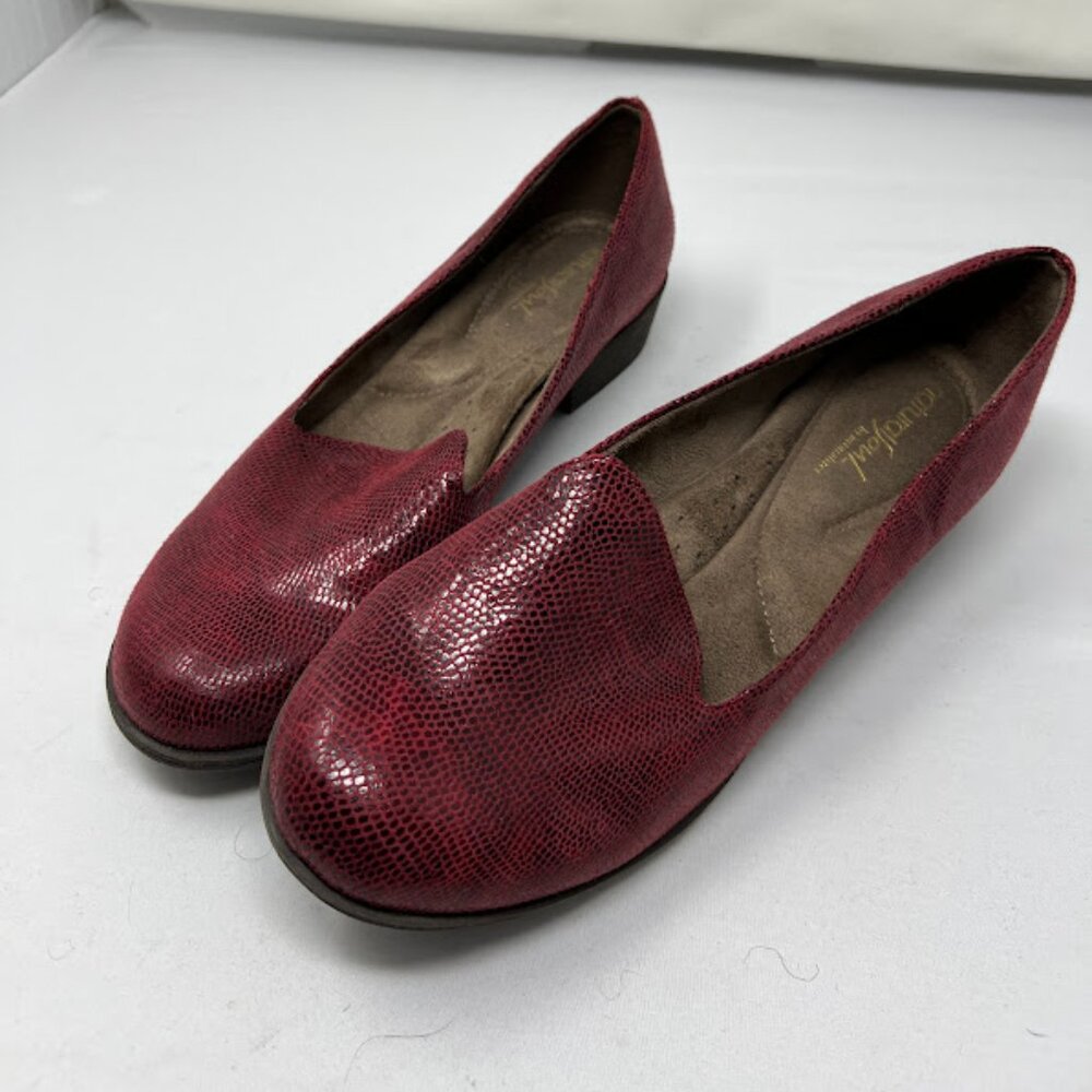 Natural Soul size 8 .5 comfy red loafers